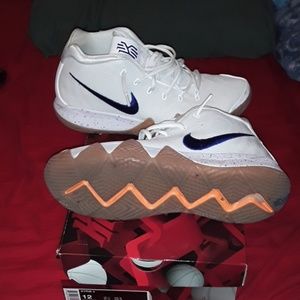 Kyrie 4